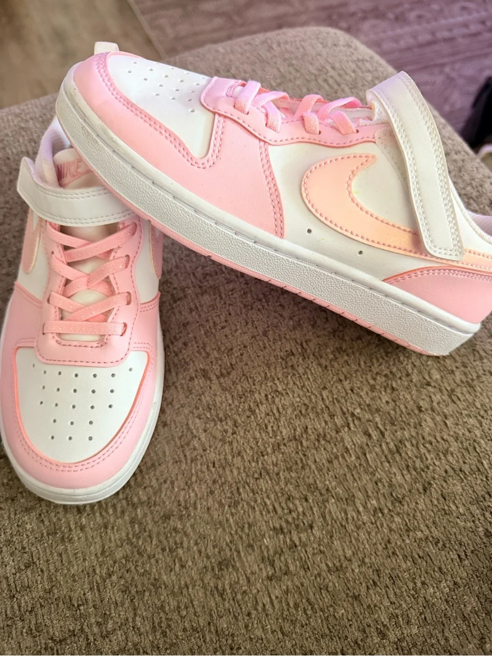 Nike Kids White and Pink Velcro Lace-Up Sneakers